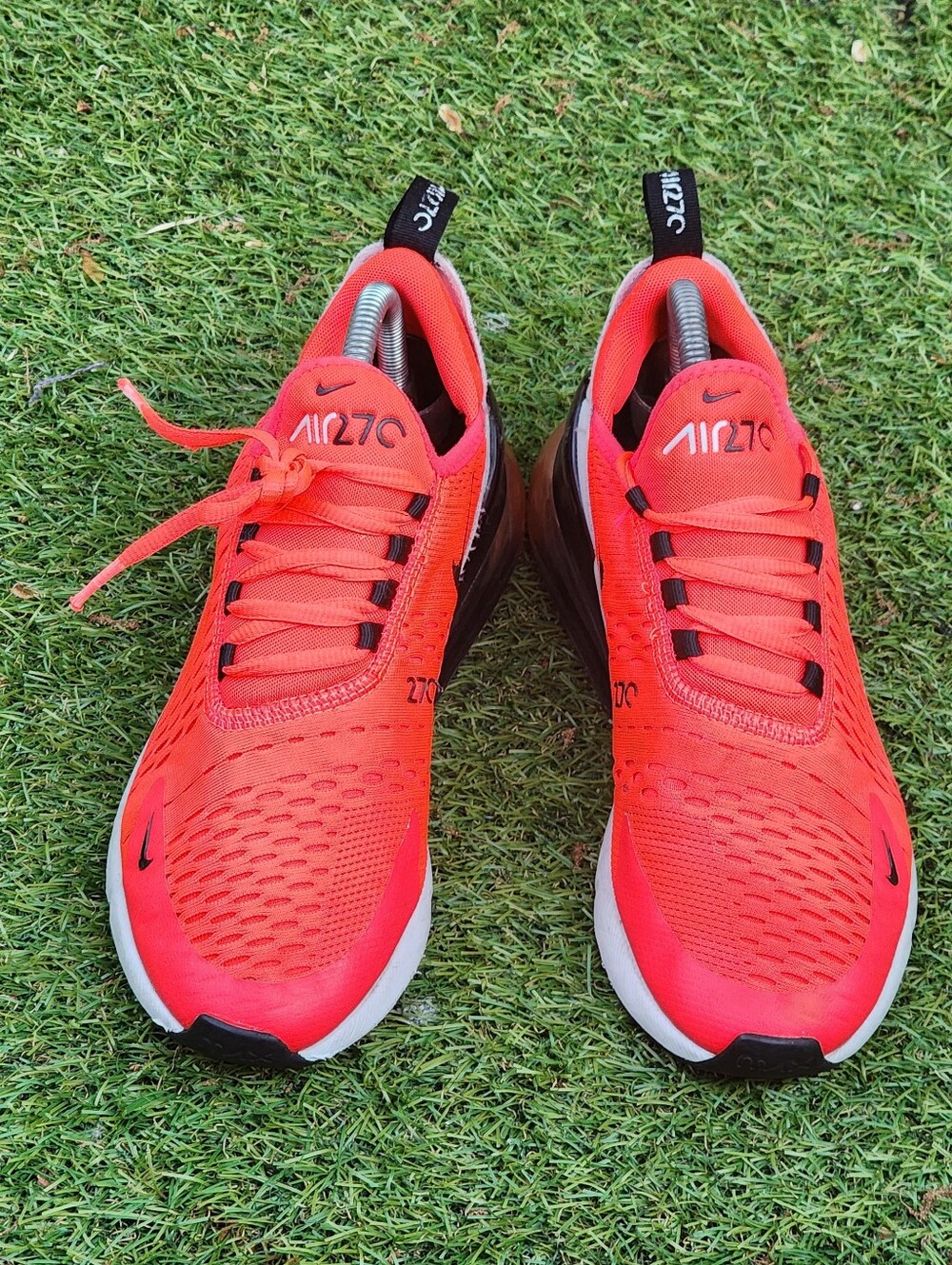 NIKE AIR MAX 270 - Women's Sneakers - SIZE 8. (Please See All Pictures) - Picture 2 of 9